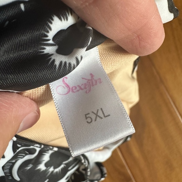 Black and White Floral Tankini Swim Top size 5X - Picture 4 of 5